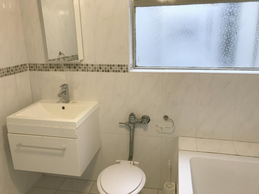 To Let 1 Bedroom Property for Rent in Sea Point Western Cape